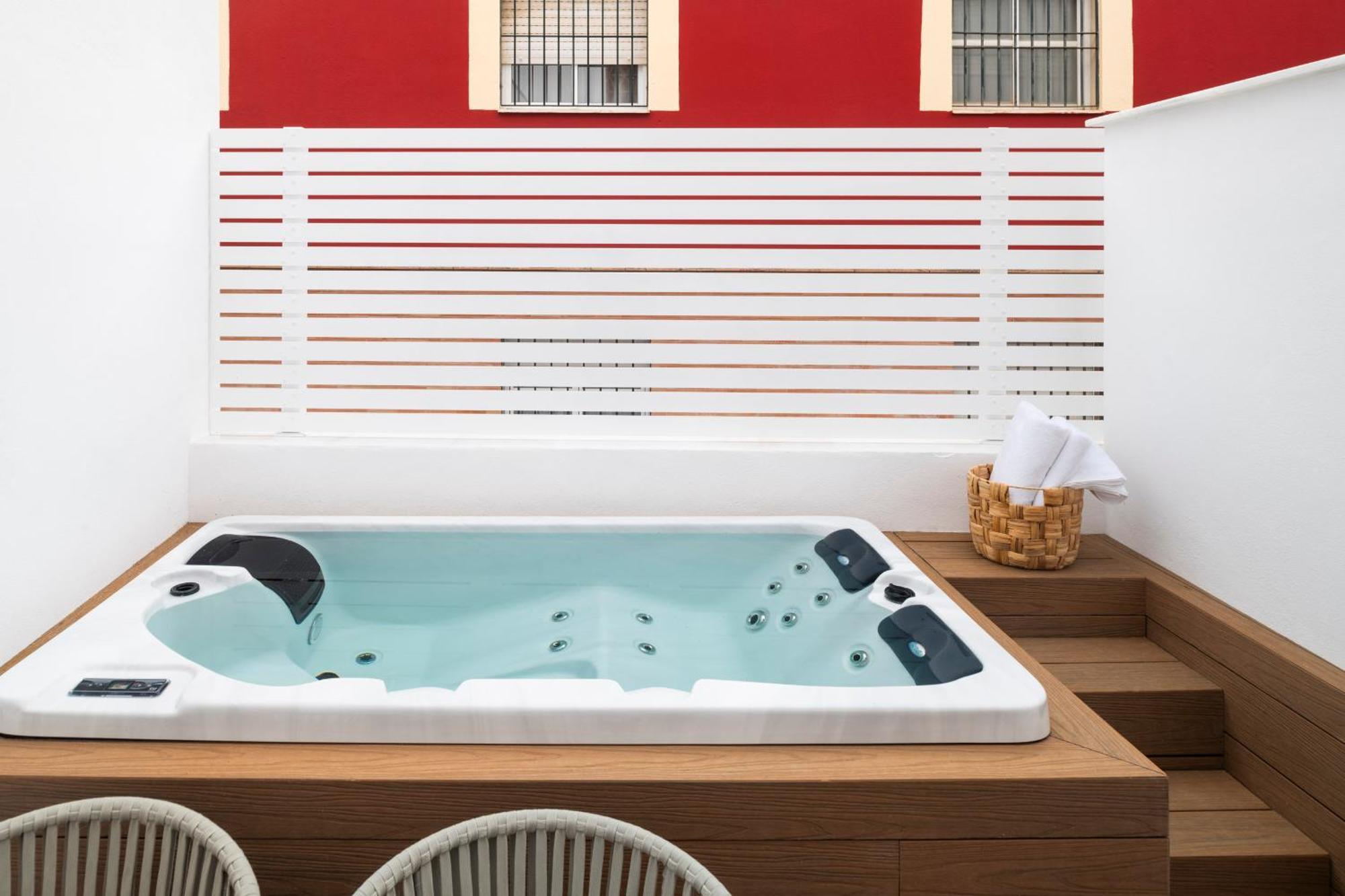 Magno Apartments Santa Clara - Private Terraces With Jacuzzi Séville Extérieur photo