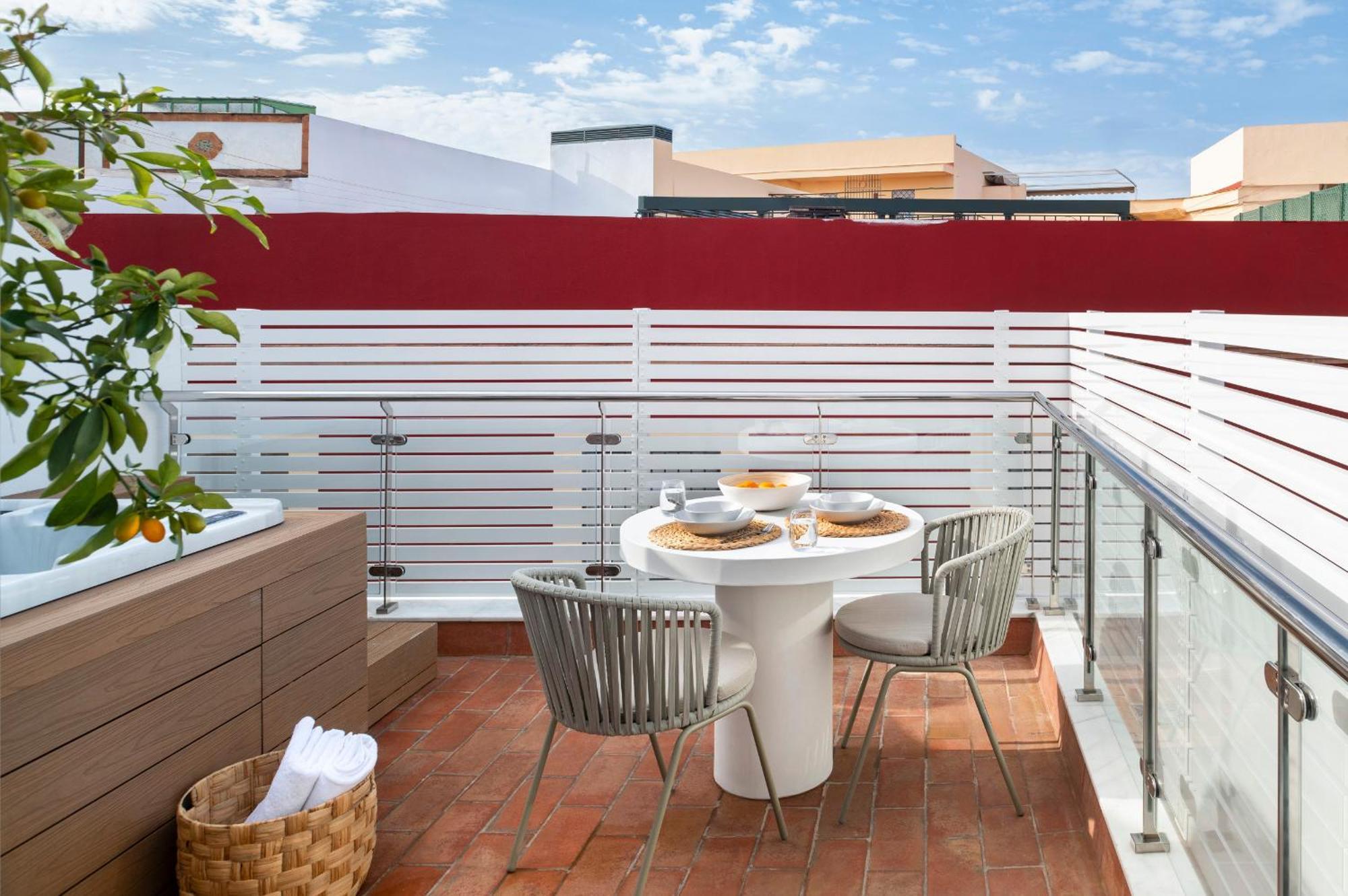 Magno Apartments Santa Clara - Private Terraces With Jacuzzi Séville Extérieur photo